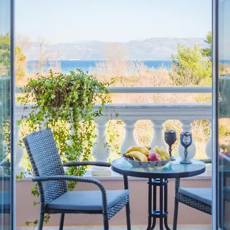 埃罗菲里酒店 3*